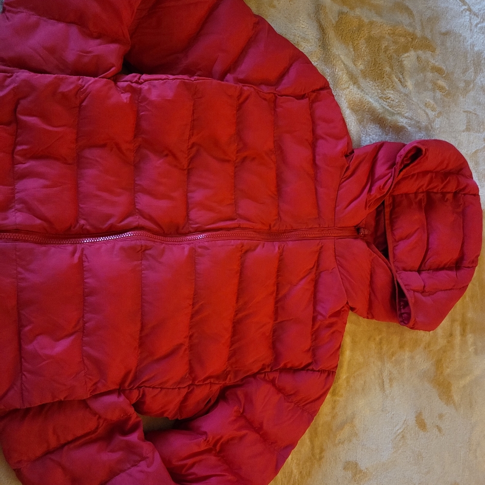 UNIQLO RED PUFFER - Picture 3 of 4